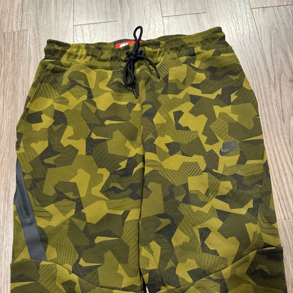 Nike Sportswear Tech Fleece Camo Jogger - Picture 3 of 8